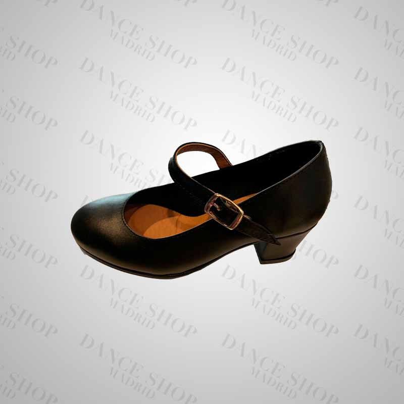 Basic flamenco shoes without nails